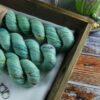 une-louve-dans-les-bois-1-laine-artisanal-teinte-main-twist-sock-merino-sirenes une-louve-dans-les-bois-1-laine-artisanal-teinte-main-twist-sock-merino-sirenes