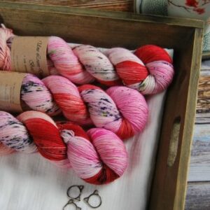 une-louve-dans-les-bois-1-merino-artisanal-teinte-main-fine-festival une-louve-dans-les-bois-1-merino-artisanal-teinte-main-fine-festival