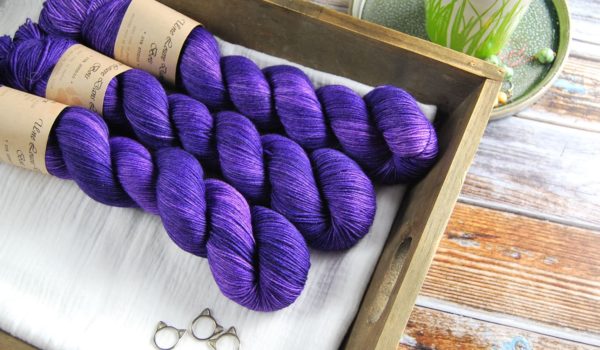 une-louve-dans-les-bois-1-merino-artisanal-teinte-main-fine-sock-1001-nuits