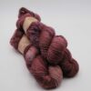 une-louve-dans-les-bois-1-merino-artisanal-teinte-main-fine-sock-blueberry-sorbet une-louve-dans-les-bois-1-merino-artisanal-teinte-main-fine-sock-blueberry-sorbet