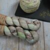 une-louve-dans-les-bois-1-merino-artisanal-teinte-main-fine-sock-ecumes une-louve-dans-les-bois-1-merino-artisanal-teinte-main-fine-sock-ecumes