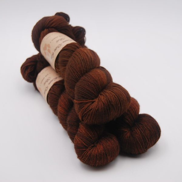 une-louve-dans-les-bois-1-merino-artisanal-teinte-main-fine-sock-l-odeur-du-bois