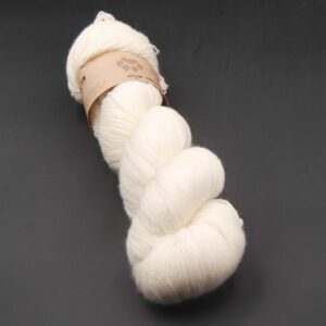 une-louve-dans-les-bois-1-merino-artisanal-teinte-main-fine-sock-mer-d-amundsen une-louve-dans-les-bois-1-merino-artisanal-teinte-main-fine-sock-mer-d-amundsen
