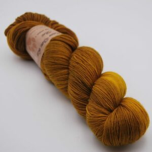 une-louve-dans-les-bois-1-merino-artisanal-teinte-main-fine-sock-ruee-vers-l-or une-louve-dans-les-bois-1-merino-artisanal-teinte-main-fine-sock-ruee-vers-l-or