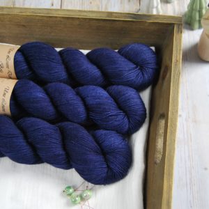 une-louve-dans-les-bois-1-merino-artisanal-teinte-main-fine-sock-sailors-and-fishermen