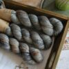 une-louve-dans-les-bois-1-merino-artisanal-teinte-main-single-epaves-en-mer-d-iroise une-louve-dans-les-bois-1-merino-artisanal-teinte-main-single-epaves-en-mer-d-iroise
