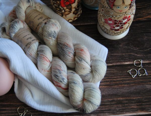 une-louve-dans-les-bois-1-merino-artisanal-teinte-main-single-nebuleuse