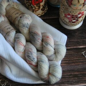 une-louve-dans-les-bois-1-merino-artisanal-teinte-main-single-nebuleuse une-louve-dans-les-bois-1-merino-artisanal-teinte-main-single-nebuleuse