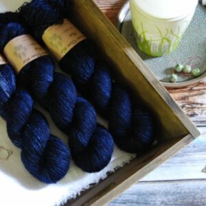 une-louve-dans-les-bois-1-merino-artisanal-teinte-main-single-sailors-and-fishermen une-louve-dans-les-bois-1-merino-artisanal-teinte-main-single-sailors-and-fishermen