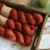 une-louve-dans-les-bois-1-merino-artisanal-teinte-main-single-tea-time une-louve-dans-les-bois-1-merino-artisanal-teinte-main-single-tea-time