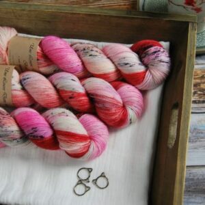 une-louve-dans-les-bois-1-merino-artisanal-teinte-main-twist-festival une-louve-dans-les-bois-1-merino-artisanal-teinte-main-twist-festival