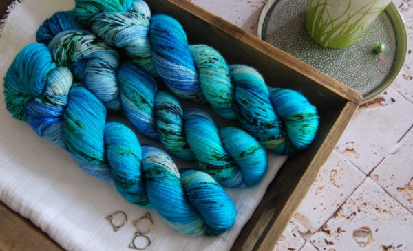 une-louve-dans-les-bois-1-merino-artisanal-teinte-main-twist-sock-aux_caraibes