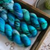 une-louve-dans-les-bois-1-merino-artisanal-teinte-main-twist-sock-aux_caraibes une-louve-dans-les-bois-1-merino-artisanal-teinte-main-twist-sock-aux_caraibes