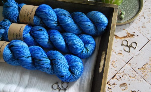 une-louve-dans-les-bois-1-merino-artisanal-teinte-main-twist-sock-cenotes