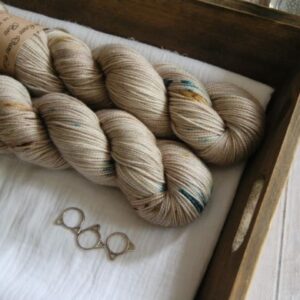 une-louve-dans-les-bois-1-merino-artisanal-teinte-main-twist-sock-en-amoureux-sur-la-plage une-louve-dans-les-bois-1-merino-artisanal-teinte-main-twist-sock-en-amoureux-sur-la-plage