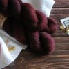 une-louve-dans-les-bois-1-merino-artisanal-teinte-main-twist-sock-erable-en-automne une-louve-dans-les-bois-1-merino-artisanal-teinte-main-twist-sock-erable-en-automne