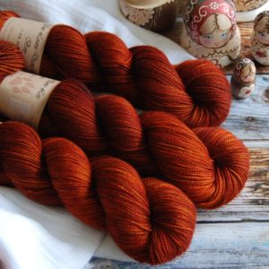 une-louve-dans-les-bois-1-merino-artisanal-teinte-main-twist-sock-fall