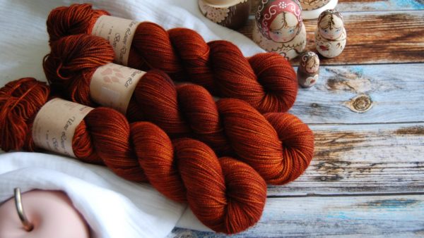 une-louve-dans-les-bois-1-merino-artisanal-teinte-main-twist-sock-fall