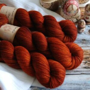 une-louve-dans-les-bois-1-merino-artisanal-teinte-main-twist-sock-fall une-louve-dans-les-bois-1-merino-artisanal-teinte-main-twist-sock-fall