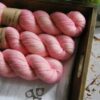 une-louve-dans-les-bois-1-merino-artisanal-teinte-main-twist-sock-little-lady une-louve-dans-les-bois-1-merino-artisanal-teinte-main-twist-sock-little-lady
