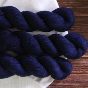 une-louve-dans-les-bois-1-merino-artisanal-teinte-main-twist-sock-sailors-and-fishermen