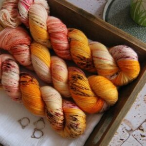 une-louve-dans-les-bois-1-merino-artisanal-teinte-main-twist-sock-waiting_for_summer une-louve-dans-les-bois-1-merino-artisanal-teinte-main-twist-sock-waiting_for_summer