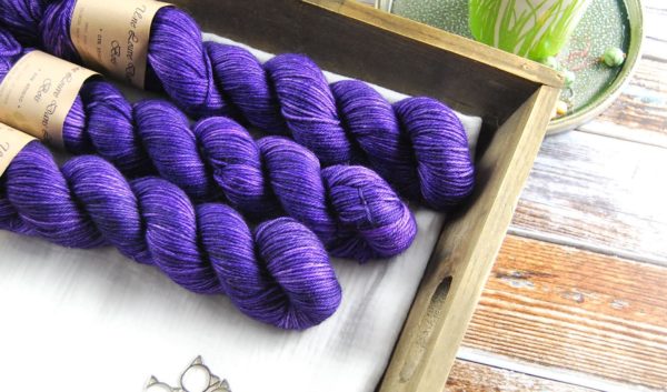 une-louve-dans-les-bois-2-laine-artisanal-teinte-main-DK-merino-1001-nuits