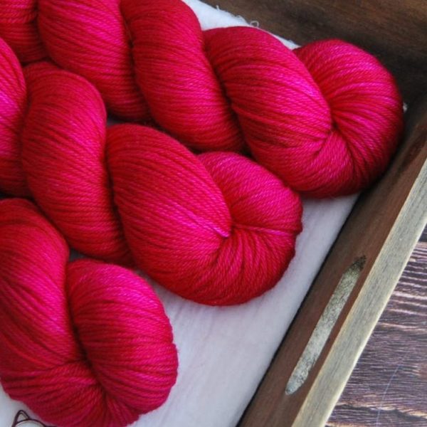 une-louve-dans-les-bois-2-laine-artisanal-teinte-main-DK-merino-bollywood