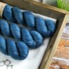 une-louve-dans-les-bois-2-laine-artisanal-teinte-main-DK-merino-dans-les-profondeurs une-louve-dans-les-bois-2-laine-artisanal-teinte-main-DK-merino-dans-les-profondeurs