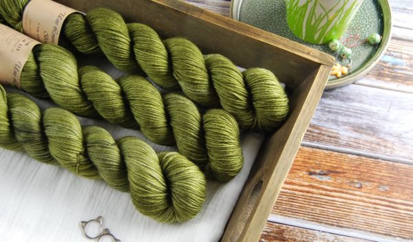 une-louve-dans-les-bois-2-laine-artisanal-teinte-main-DK-merino-en-terres-d-irlande