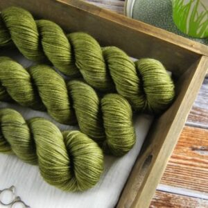 une-louve-dans-les-bois-2-laine-artisanal-teinte-main-DK-merino-en-terres-d-irlande une-louve-dans-les-bois-2-laine-artisanal-teinte-main-DK-merino-en-terres-d-irlande