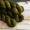 une-louve-dans-les-bois-2-laine-artisanal-teinte-main-DK-merino-foret-noire FORET NOIRE