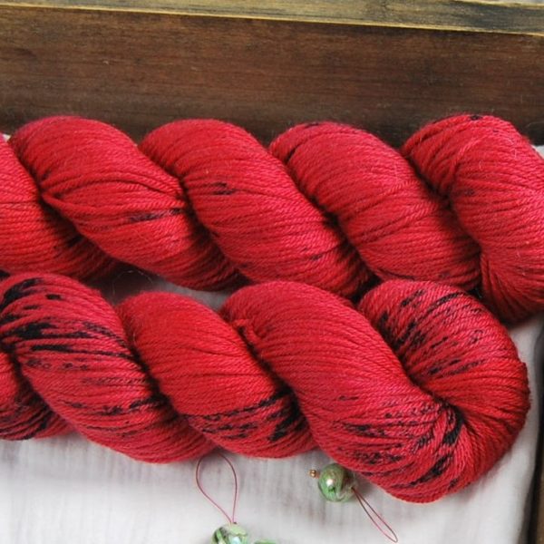 une-louve-dans-les-bois-2-laine-artisanal-teinte-main-DK-merino-jolis-coquelicots