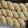 une-louve-dans-les-bois-2-laine-artisanal-teinte-main-DK-merino-soleil-de-minuit une-louve-dans-les-bois-2-laine-artisanal-teinte-main-DK-merino-soleil-de-minuit