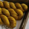 une-louve-dans-les-bois-2-laine-artisanal-teinte-main-alpaga-soie-cachemire-DK-ruee-vers-l-or une-louve-dans-les-bois-2-laine-artisanal-teinte-main-alpaga-soie-cachemire-DK-ruee-vers-l-or