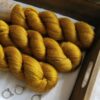 une-louve-dans-les-bois-2-laine-artisanal-teinte-main-alpaga-soie-cachemire-ruee-vers-l-or une-louve-dans-les-bois-2-laine-artisanal-teinte-main-alpaga-soie-cachemire-ruee-vers-l-or