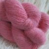 une-louve-dans-les-bois-2-laine-artisanal-teinte-main-angora-coeur-de-cerise une-louve-dans-les-bois-2-laine-artisanal-teinte-main-angora-coeur-de-cerise
