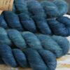 une-louve-dans-les-bois-2-laine-artisanal-teinte-main-emy-merino-surialpaga-dans-les-profondeurs une-louve-dans-les-bois-2-laine-artisanal-teinte-main-emy-merino-surialpaga-dans-les-profondeurs