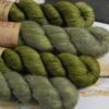 une-louve-dans-les-bois-2-laine-artisanal-teinte-main-emy-merino-surialpaga-en-terre-d-irlande une-louve-dans-les-bois-2-laine-artisanal-teinte-main-emy-merino-surialpaga-en-terre-d-irlande
