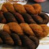 une-louve-dans-les-bois-2-laine-artisanal-teinte-main-emy-merino-surialpaga-l-odeur-du-bois une-louve-dans-les-bois-2-laine-artisanal-teinte-main-emy-merino-surialpaga-l-odeur-du-bois