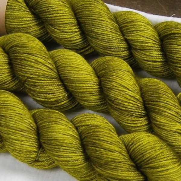 une-louve-dans-les-bois-2-laine-artisanal-teinte-main-merino-dk115-sous-les-tilleuls