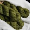 une-louve-dans-les-bois-2-laine-artisanal-teinte-main-single-merino-en-terres-d-irlande EN TERRES D’IRLANDE