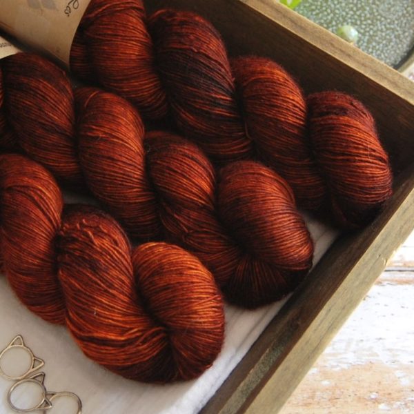 une-louve-dans-les-bois-2-laine-artisanal-teinte-main-single-merino-fall