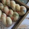 une-louve-dans-les-bois-2-laine-artisanal-teinte-main-single-merino-passiflore PASSIFLORE