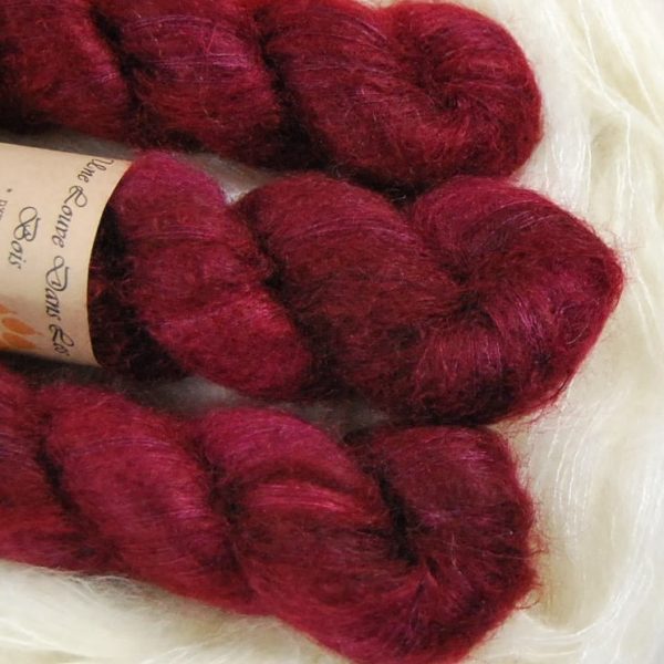 une-louve-dans-les-bois-2-laine-artisanal-teinte-main-superkid-mohair-petite-griotte