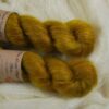 une-louve-dans-les-bois-2-laine-artisanal-teinte-main-superkid-mohair-ruee-vers-l-or une-louve-dans-les-bois-2-laine-artisanal-teinte-main-superkid-mohair-ruee-vers-l-or