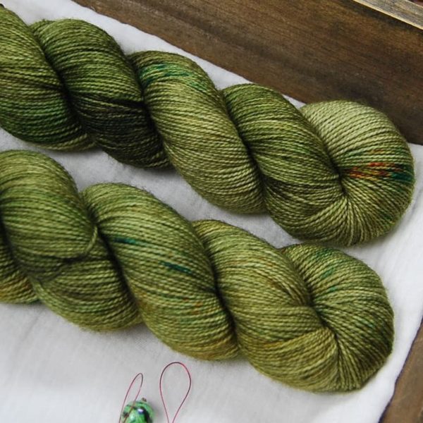 une-louve-dans-les-bois-2-laine-artisanal-teinte-main-twist-sock-merino-into-the-wild