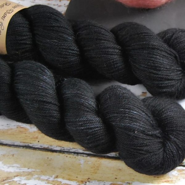 une-louve-dans-les-bois-2-merino-artisanal-teinte-main-DK-clair-obscur