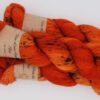 une-louve-dans-les-bois-2-merino-artisanal-teinte-main-fine-sock-au-coin-du-feu une-louve-dans-les-bois-2-merino-artisanal-teinte-main-fine-sock-au-coin-du-feu