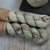 une-louve-dans-les-bois-2-merino-artisanal-teinte-main-fine-sock-ecumes une-louve-dans-les-bois-2-merino-artisanal-teinte-main-fine-sock-ecumes